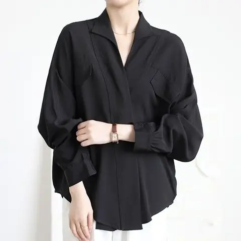 White long sleeved shirt for women with a niche design, V-neck loose and versatile top, casual autumn 2024 new