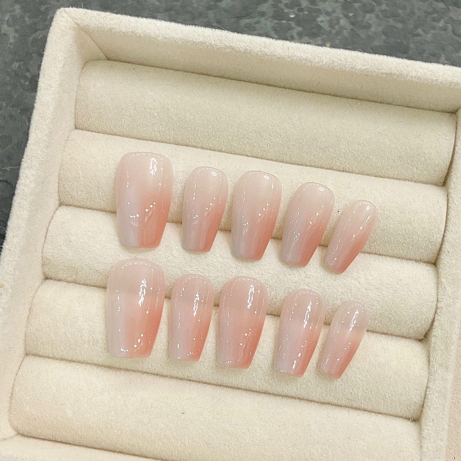 أظافر مزيفة على الطراز الكوري قابلة لإعادة الاستخدام ، نصائح أظافر يمكن ارتداؤها للسيدة ، اضغط يدويًا على الأظافر ، لون وردي بسيط متدرج ، حلو