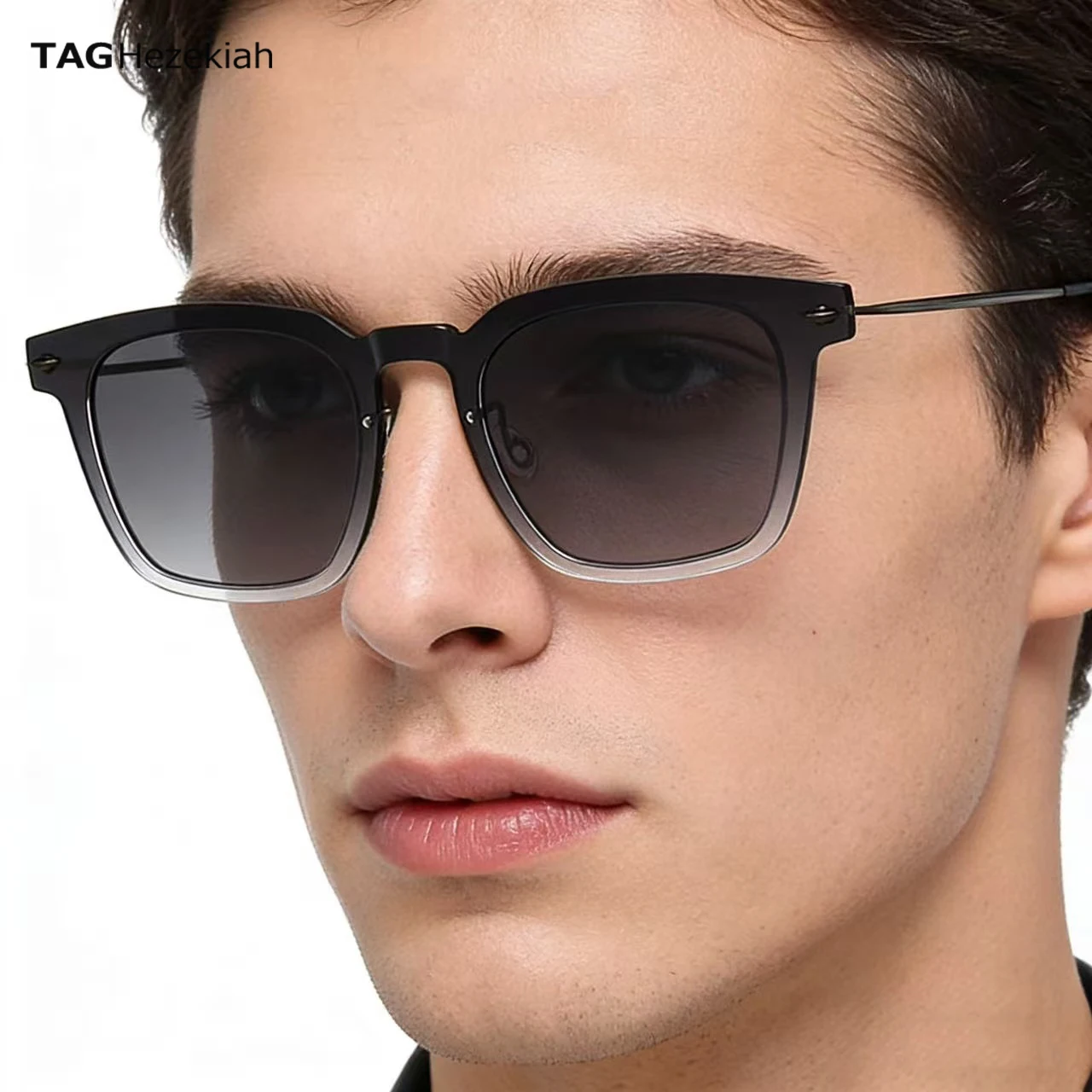 

Солнцезащитные очки 2026 Classic Square для мужчин, легкая металлическая оправа с градиентными линзами, для улицы и повседневной носки, модель 8346