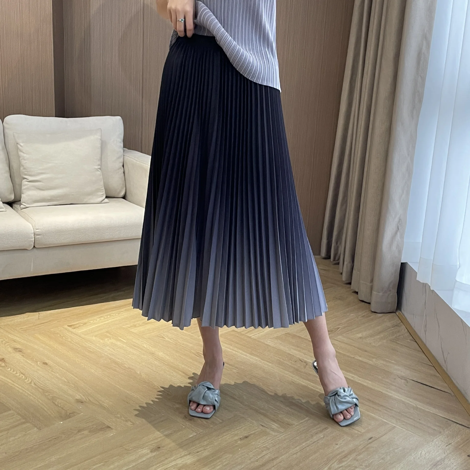 Miyake Autumn New Skirt Temperament Versatile Fashion Women's Clothing Thin Folds Gradual Change Color Pleated Skirt Women