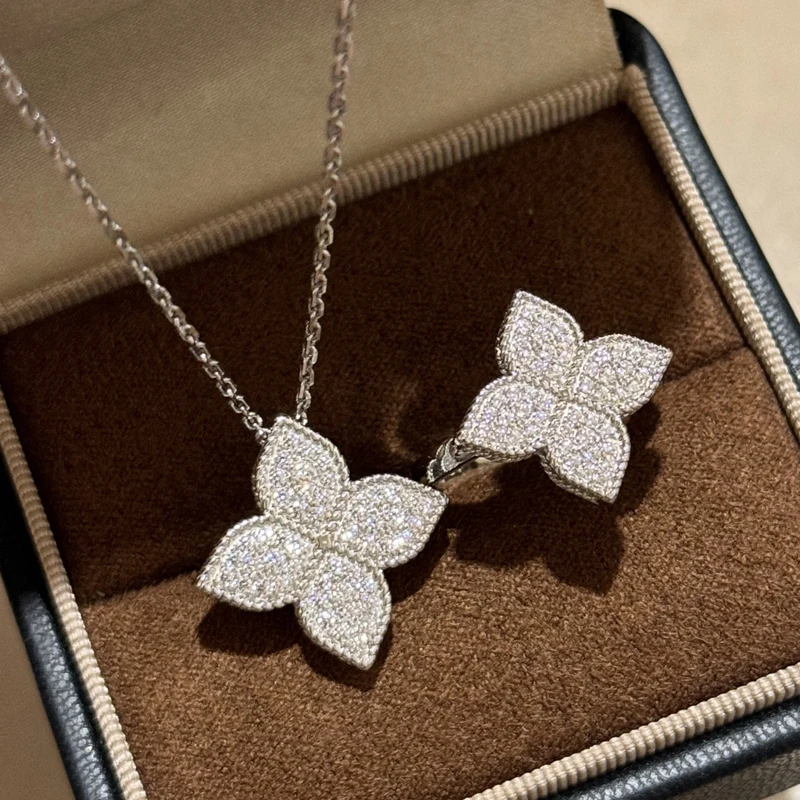 

Luxury Brand Design Real 925 Sterling Silver Necklace Clover Flower Pendant Fashion Popular Zircon Woman Wedding Party Jewelry
