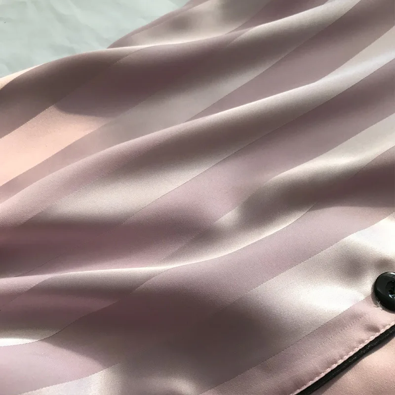2-teiliges Set Sexy Nachtwäsche für Damen aus Eisseide mit Kurzen Ärmeln, Gestreifter Cardigan mit Revers, Damen-Pyjama für Zuhause – Detail 4