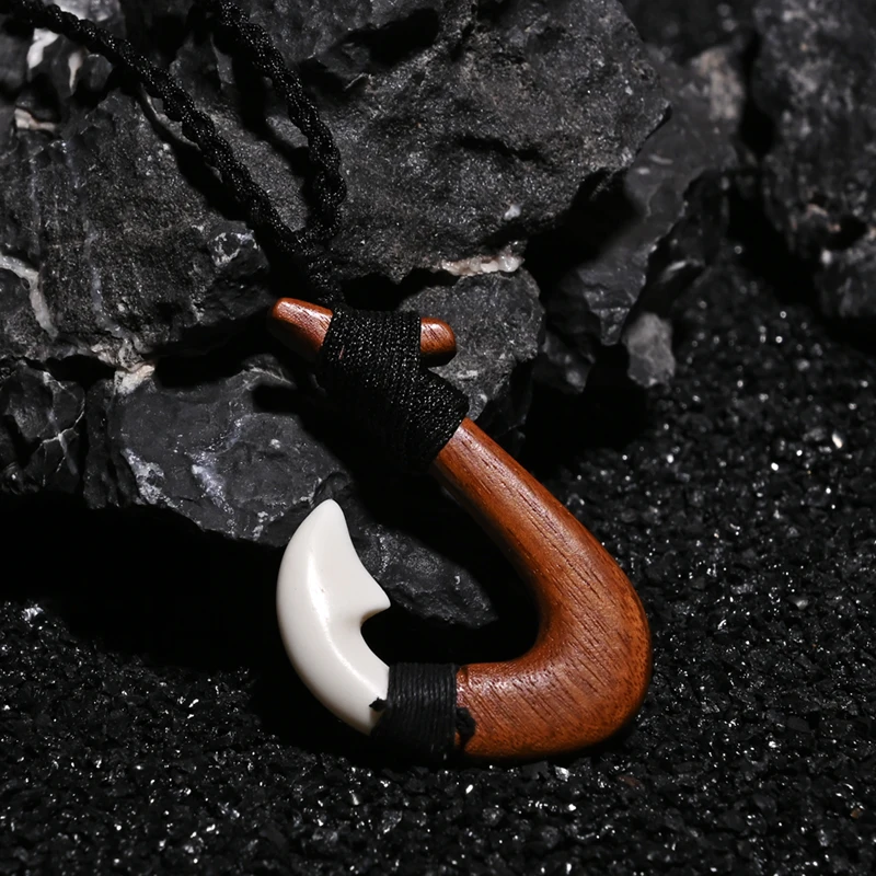 GX060 New Zealand Maori Pendant Primitive Tribes Jewelry Handmade Carved Wood Fish Hook Necklace Yak Bone Necklaces for Surfing