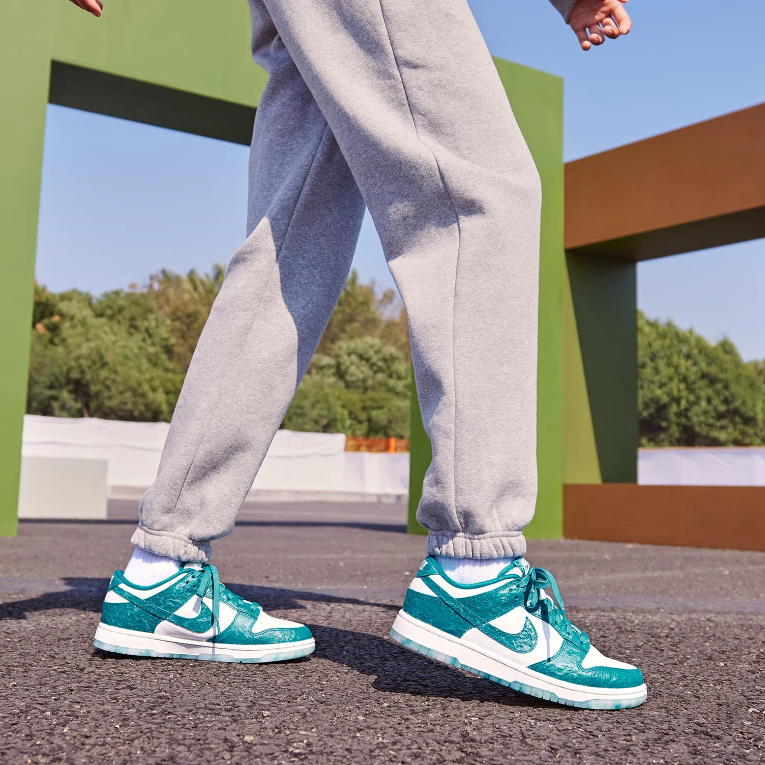 حذاء Nike Official Authentic Dunk Low للسيدات خفيف الوزن ذو وسادة ريترو الرياضية DV3029-100