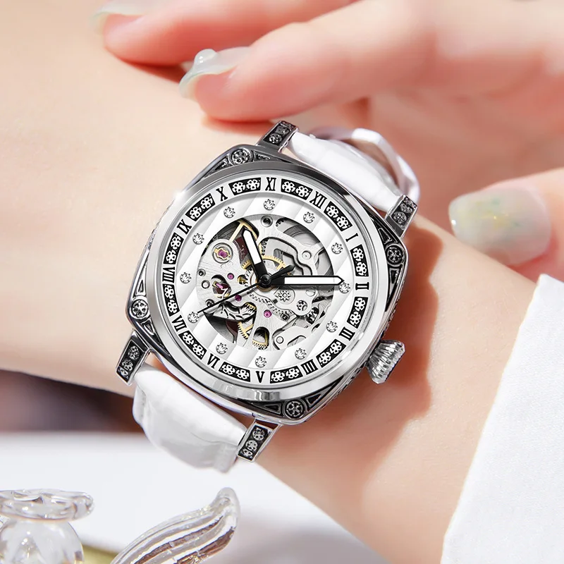 Exquisite women's watches, fashionable and trendy engraved straps, luminous hands, men's and women's watches, women's series.