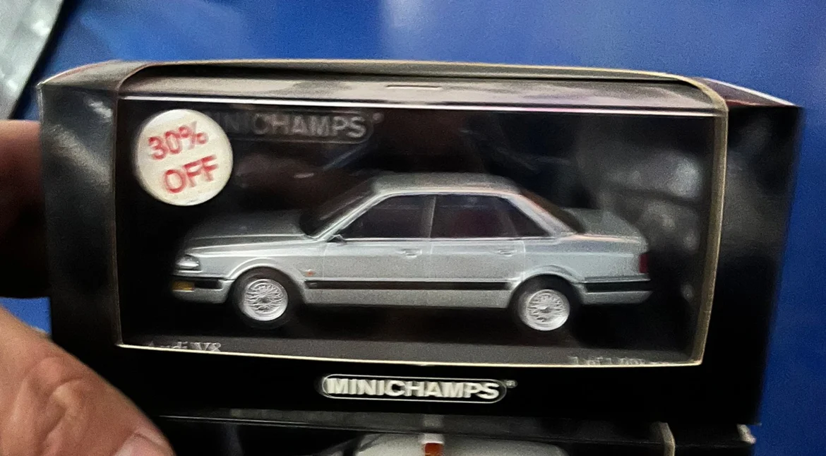 IXO Minichamps   Audi V8  1990 1:43