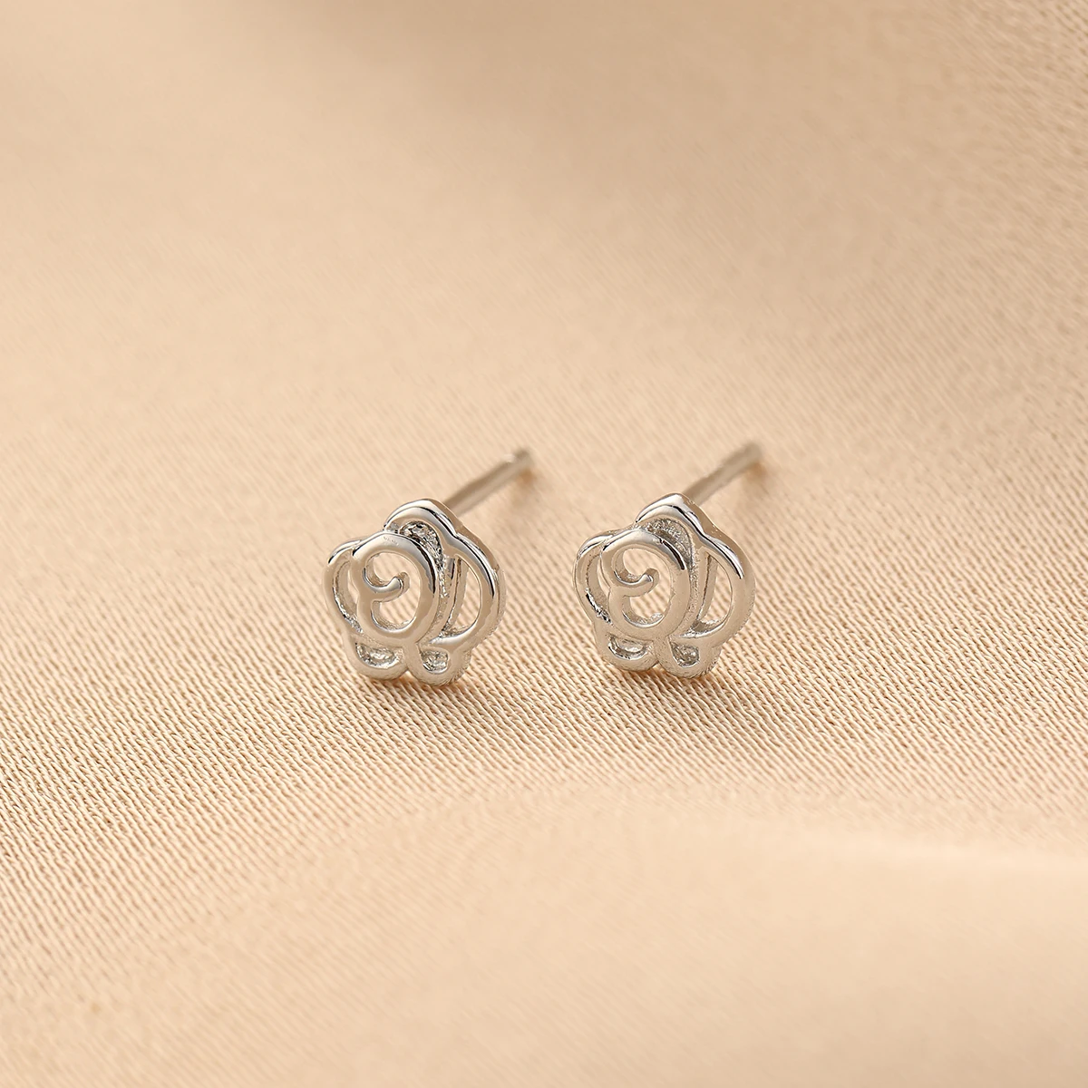 Silver Color Fashion Sweet Stud Earrings For Women Simple Flower Heart for Teen Ear Piercing Jewelry Accessories Gift