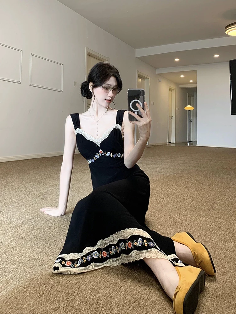 

XZY Retro Black Embroidered V-neck Strap Dress Women's plus Size Summer Elegant Waist-cinching Holiday Long Dress