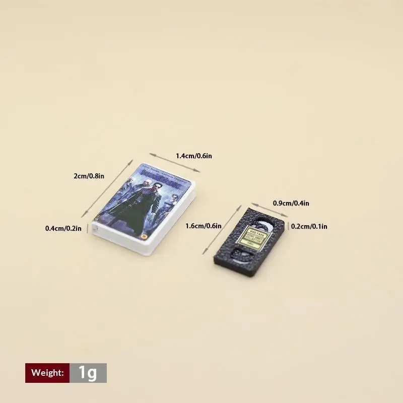 [DO] 1 Set 1/12 Puppenhaus Retro-Recorder Videoband-Regal Modell Miniatur-Wohnszene Ornament Puppenspielzeug Zubehör[DO]