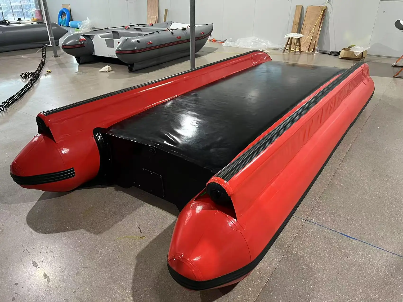 2025 High Quality 14ft 4.5m1.2mm PVC Inflatable Flat Boat Stable Pontoon Catamaran Folded Design Surfing Ocean Engine