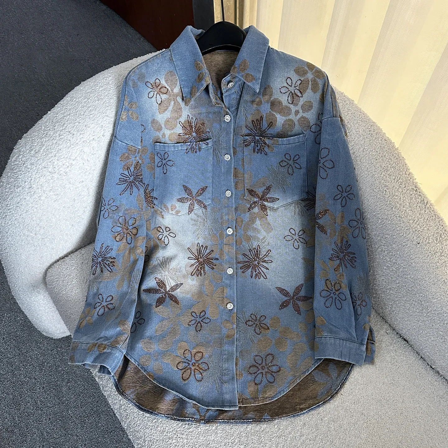 

2025 Autumn Heavy Industry New Floral Rhinestone Tie-Dye Long Sleeve Denim Shirt Jacket for Women, Loose Casual Style Top Coat