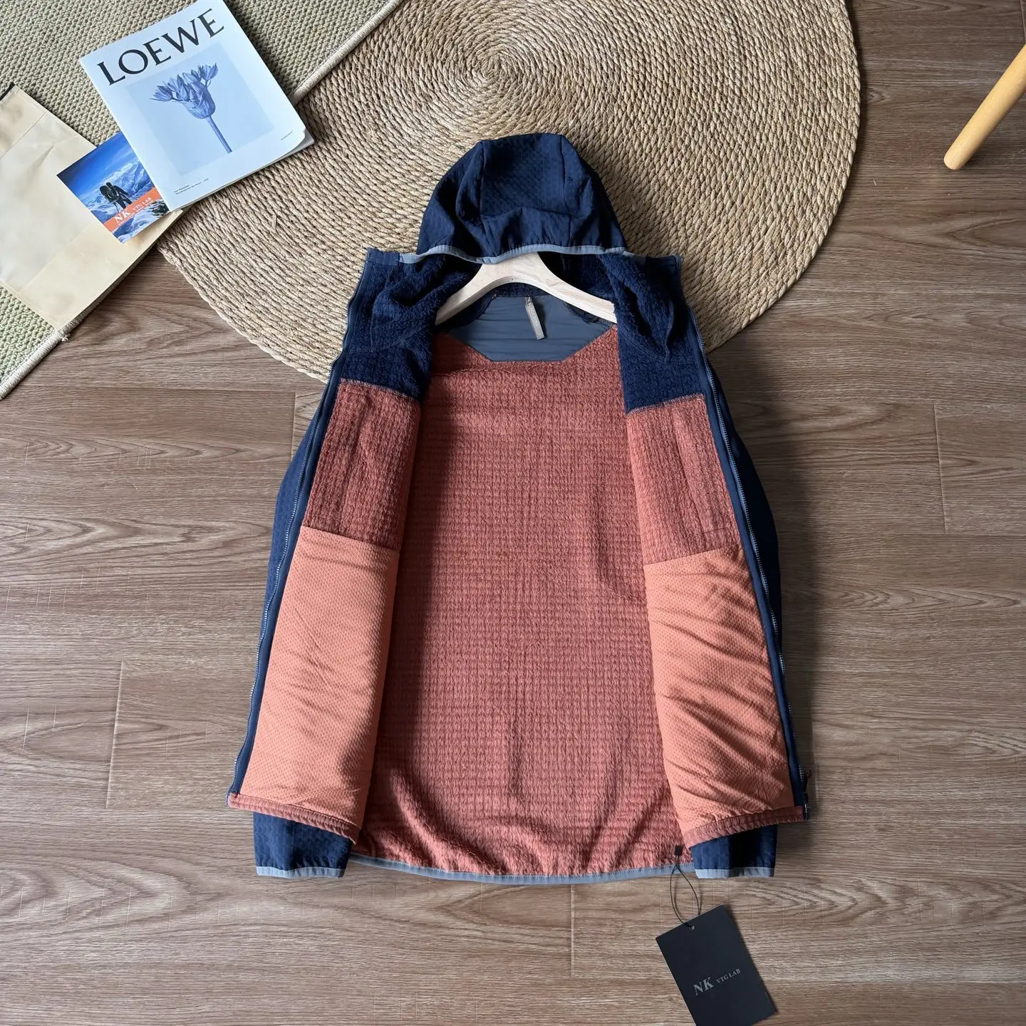 Herren Outdoor Wasserdichte Fleecejacke – Atmungsaktiver Thermomantel mit Kapuze und Farbblock-Design für Wandern & Camping – Detail 10