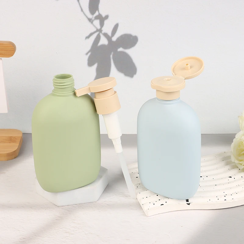 ขวดพลาสติกแบบฝาพลิกแบบเติมได้และกระปุกครีมเครื่องสำอาง - สิ่งจำเป็นสำหรับการเดินทางสำหรับโลชั่นแชมพูเจลทำความสะอาดมือ