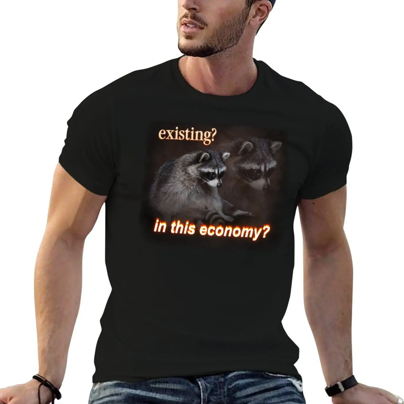 Existant? Dans cette économie? T-shirt simple avec motif de raton laveur, vêtements de travail
