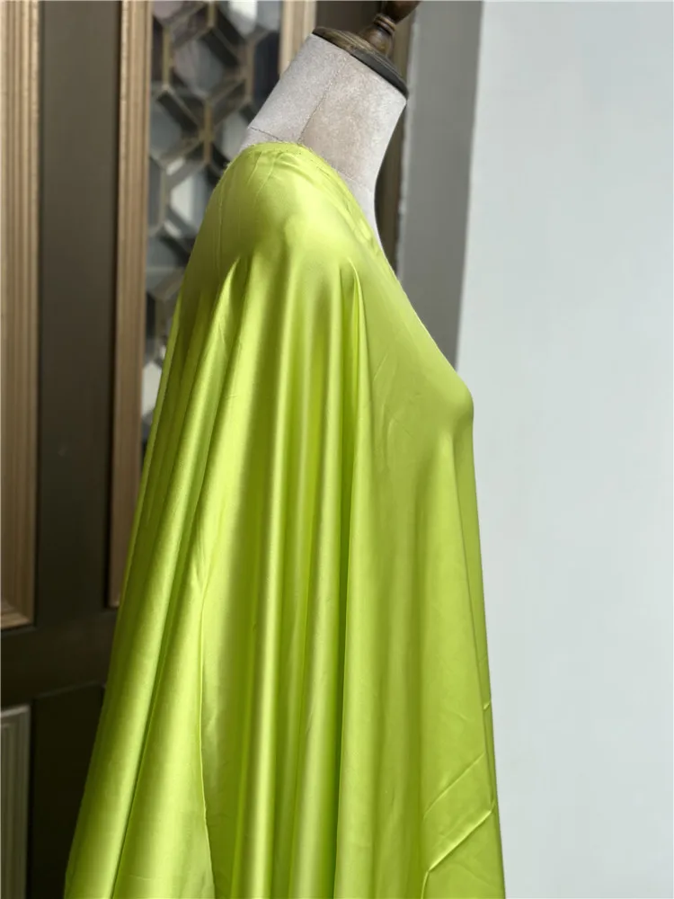 

1 метр, 100% шелковая шелковая ткань 18 Momme Charmeuse, светло-зеленый цвет, 140 см, ширина 55 дюймов, в дворце, JJ658