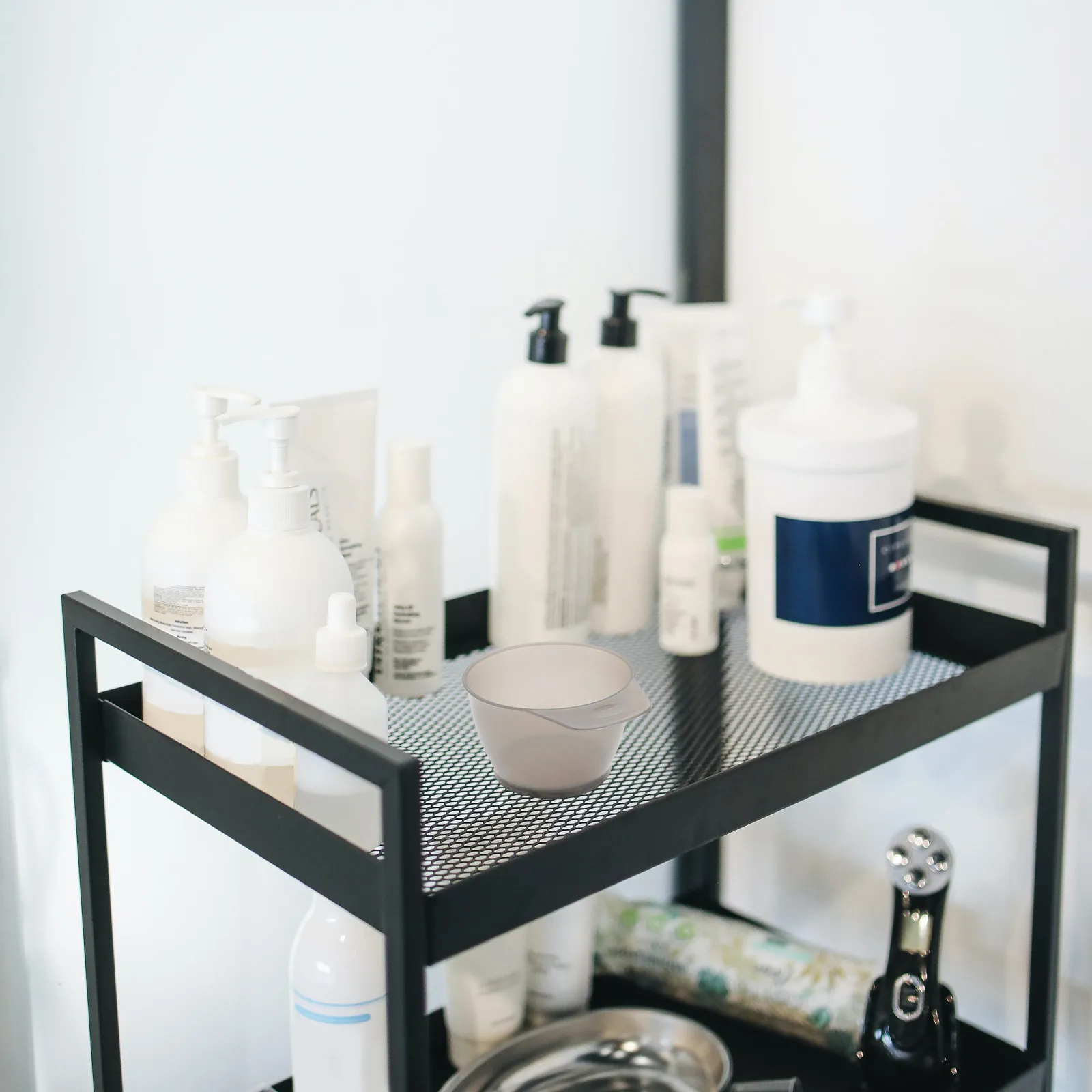 

Набор из 2-х пластиковых моющихся многоразовых чаш для окрашивания волос, для использования в салонах и дома, инструменты для парикмахерских работ.