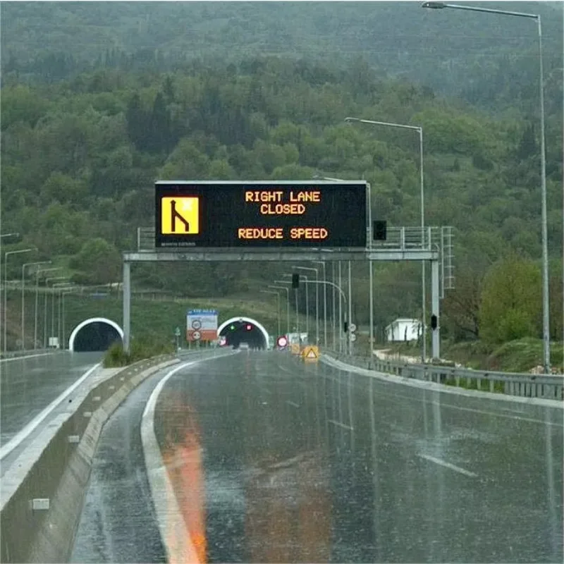 DIP LED Traffic Warning VMS Panel Variable Message Sign for Severe Weather Road