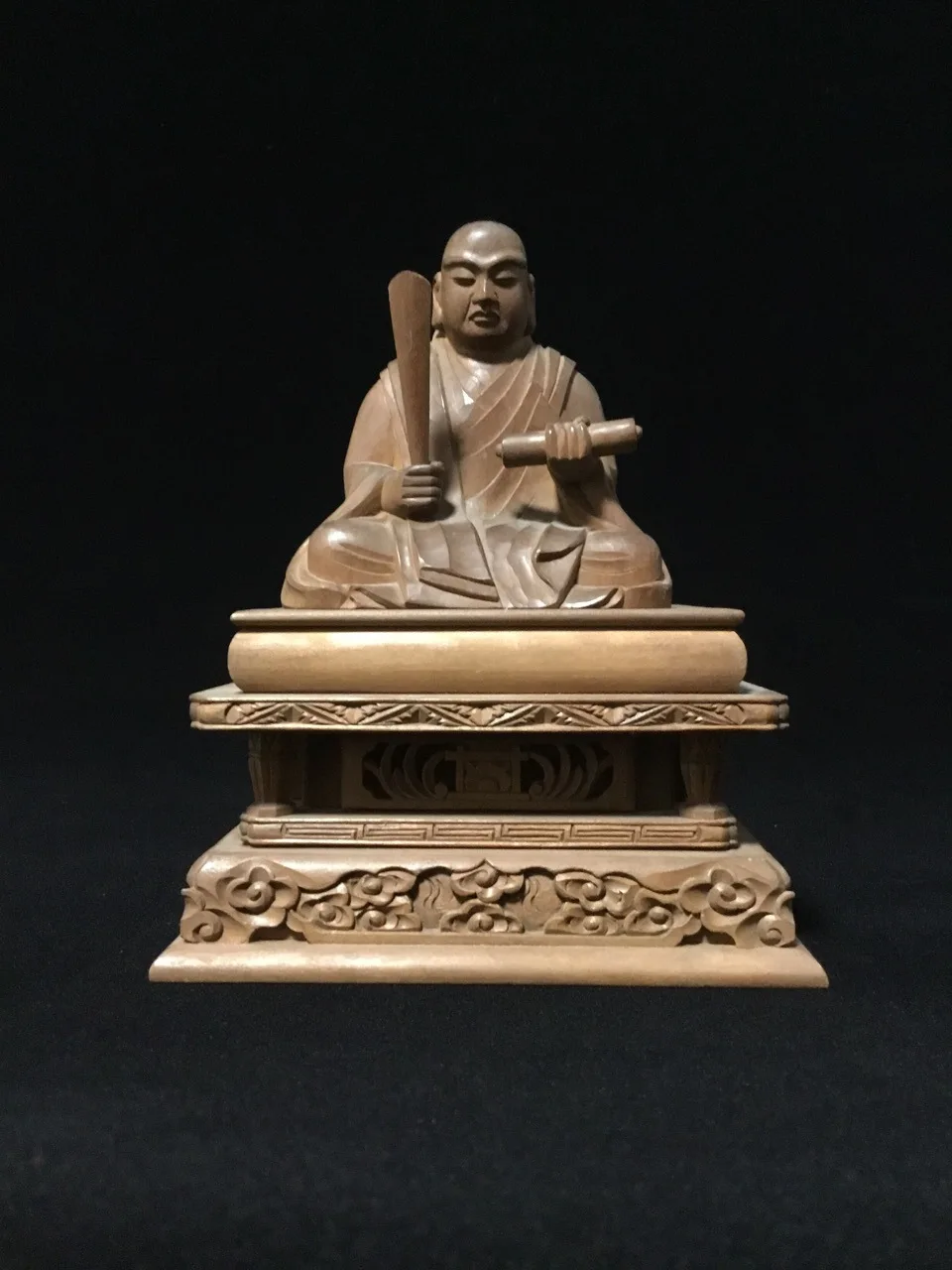 

CZ old mountain sandalwood white sandalwood carving Buddha statue Nichiren master wood carving