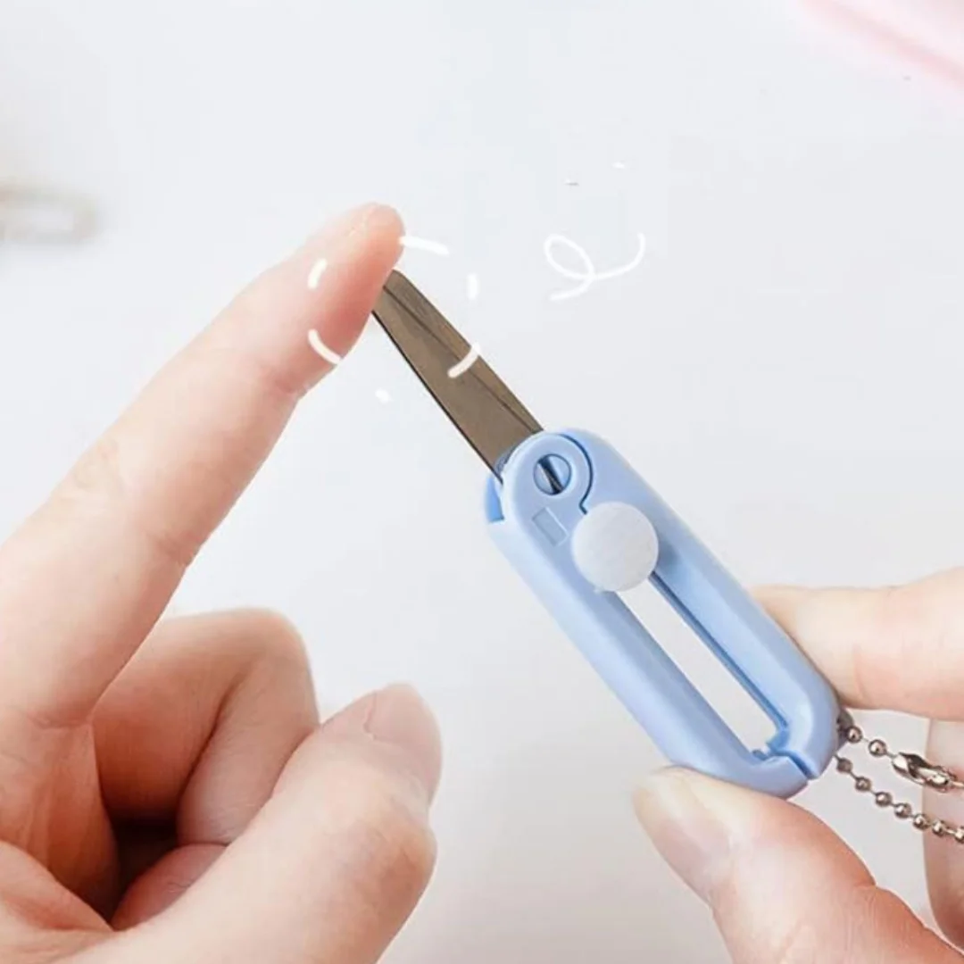 مقص صغير محمول قابل للطي مبتكر بألوان الباستيل من الفولاذ المقاوم للصدأ لقطع الورق والمشروعات الفنية واللوازم المدرسية المكتبية