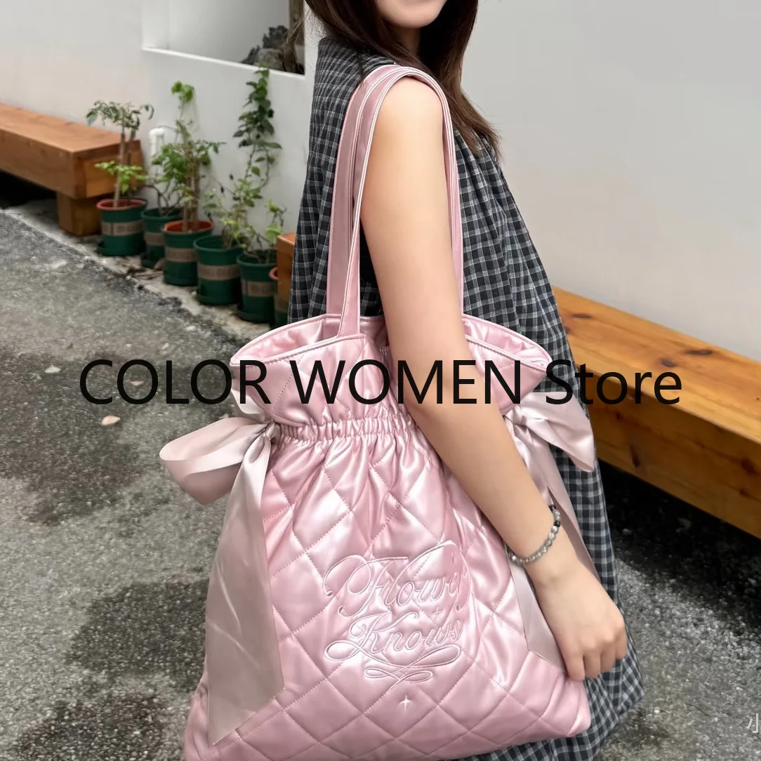 Flower Knows Strawberry Rococo Series Mini Mirror Charm Pink Lattice Handbag Limited Large Capacity Fashion Women Bag