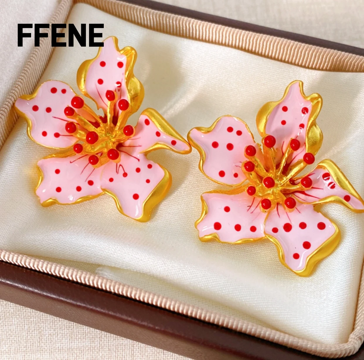 

Французские ретро-серьги с розовыми цветами, винтажные серьги в стиле французского ретро, элитные, изысканные.