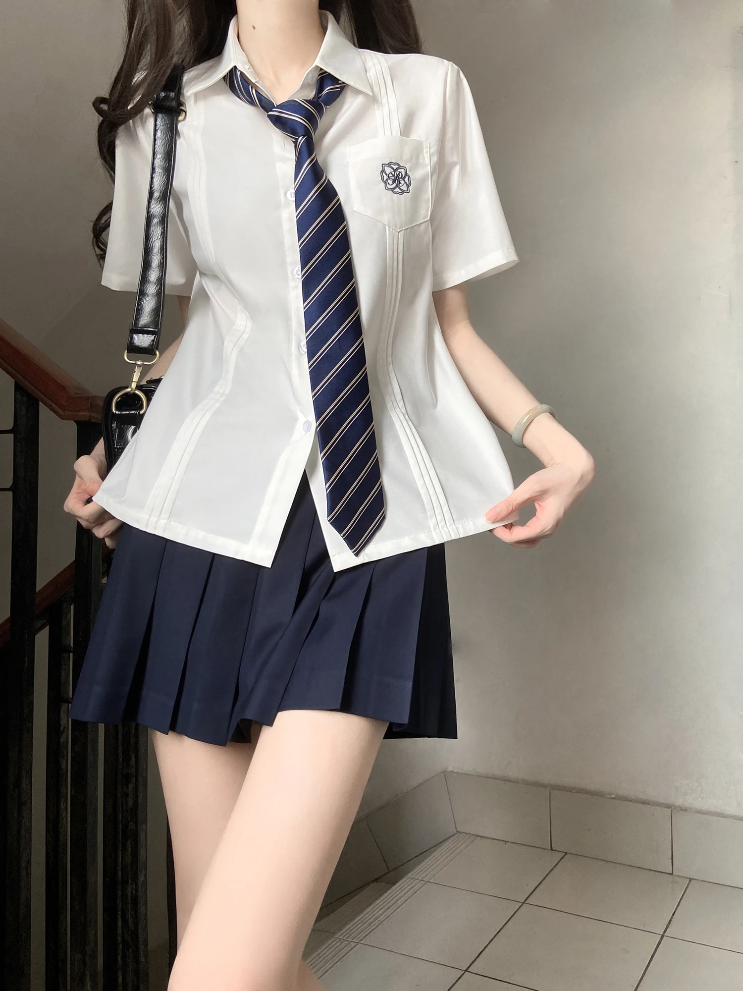 

Original Summer Accordion Pleat Short Sleeve Basic Style JK Uniform Shirt Breathable Lightweight Comfortable Women's Fashion