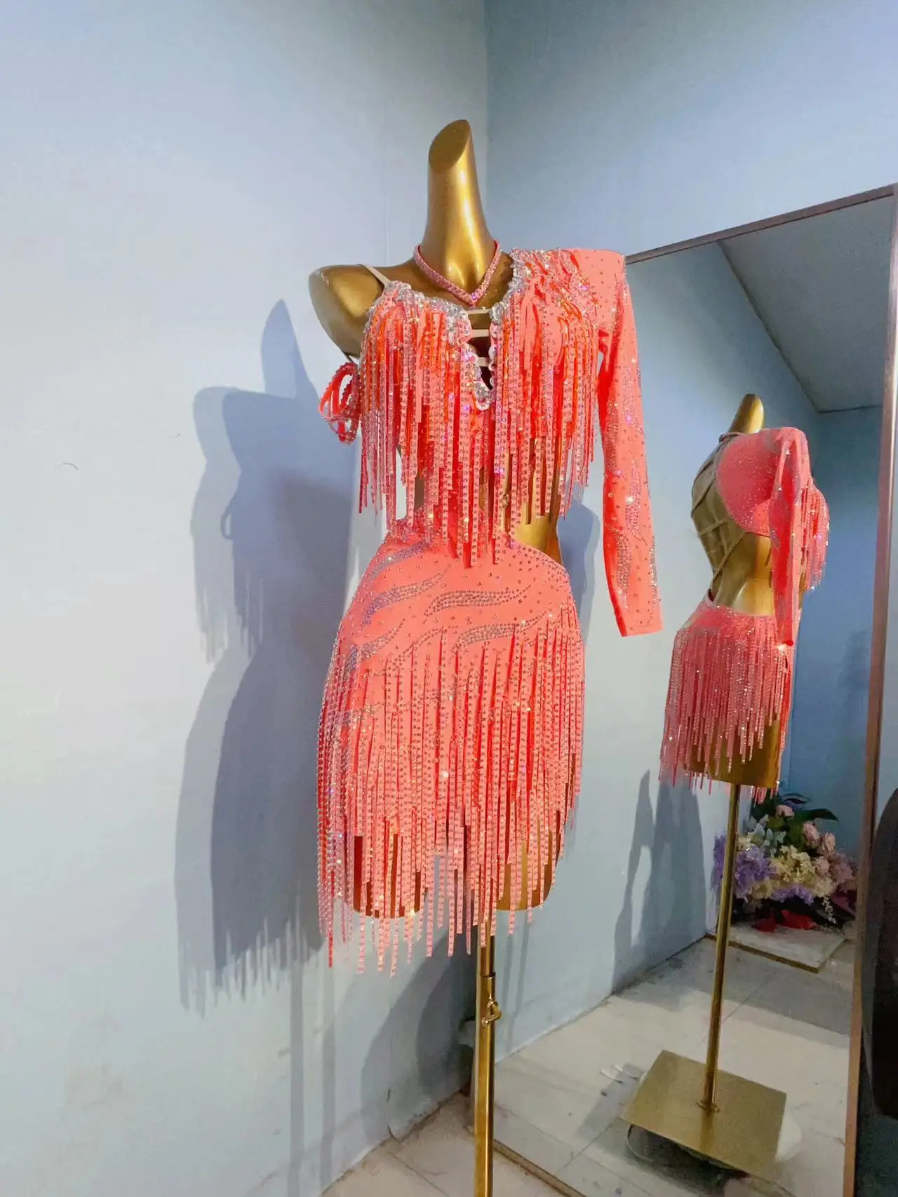 

Костюм для соревнований по бальным танцам для латинских танцев, самбы, высококачественное платье для выступлений на заказ, супер вспышка, темно-синее, с бриллиантами