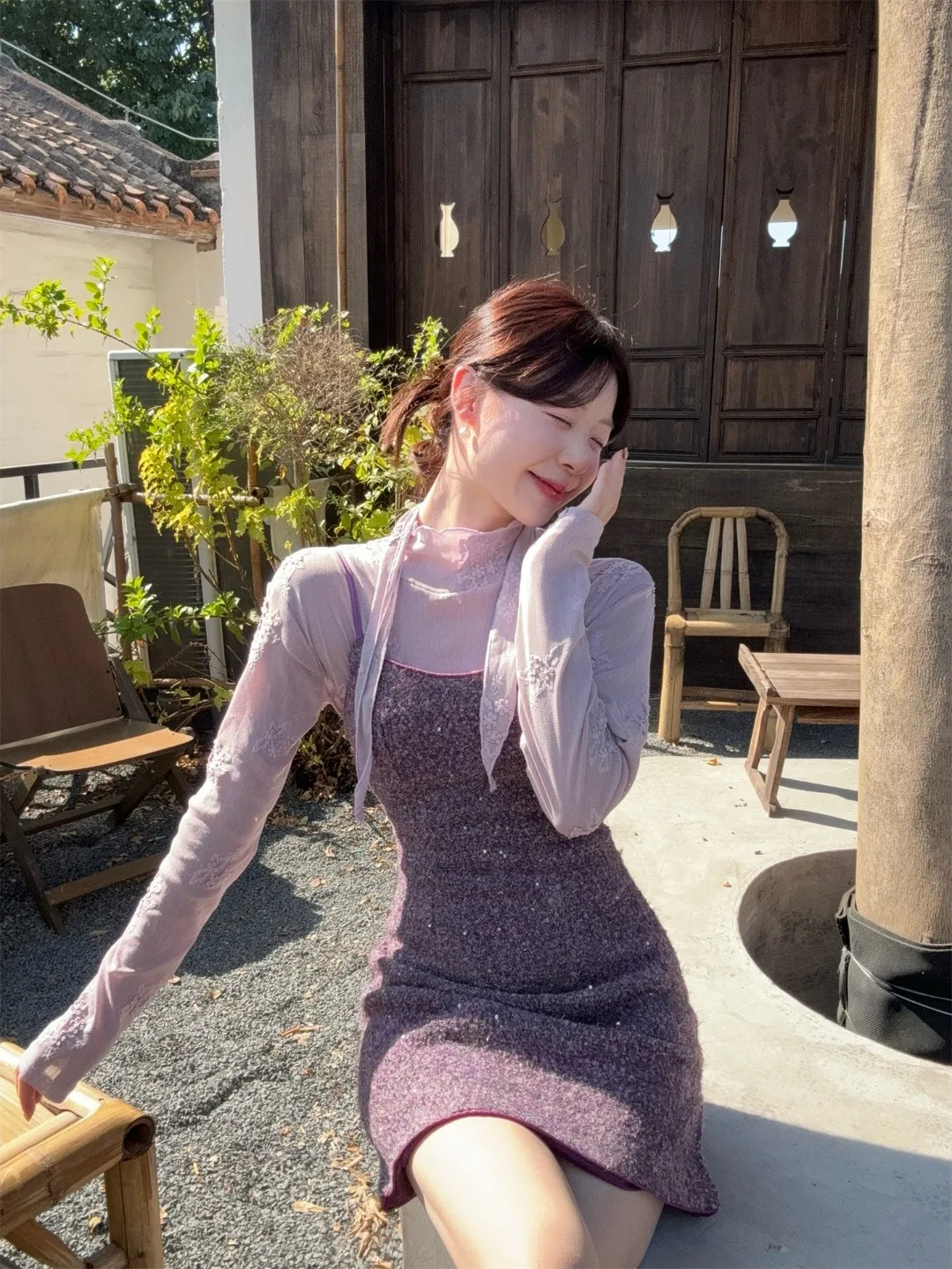 

Новинка ранней весны: комплект из двух предметов - топ с длинными рукавами и вышивкой в стиле Pure Desire и платье с пайетками на бретелях. Модный женский комплект.