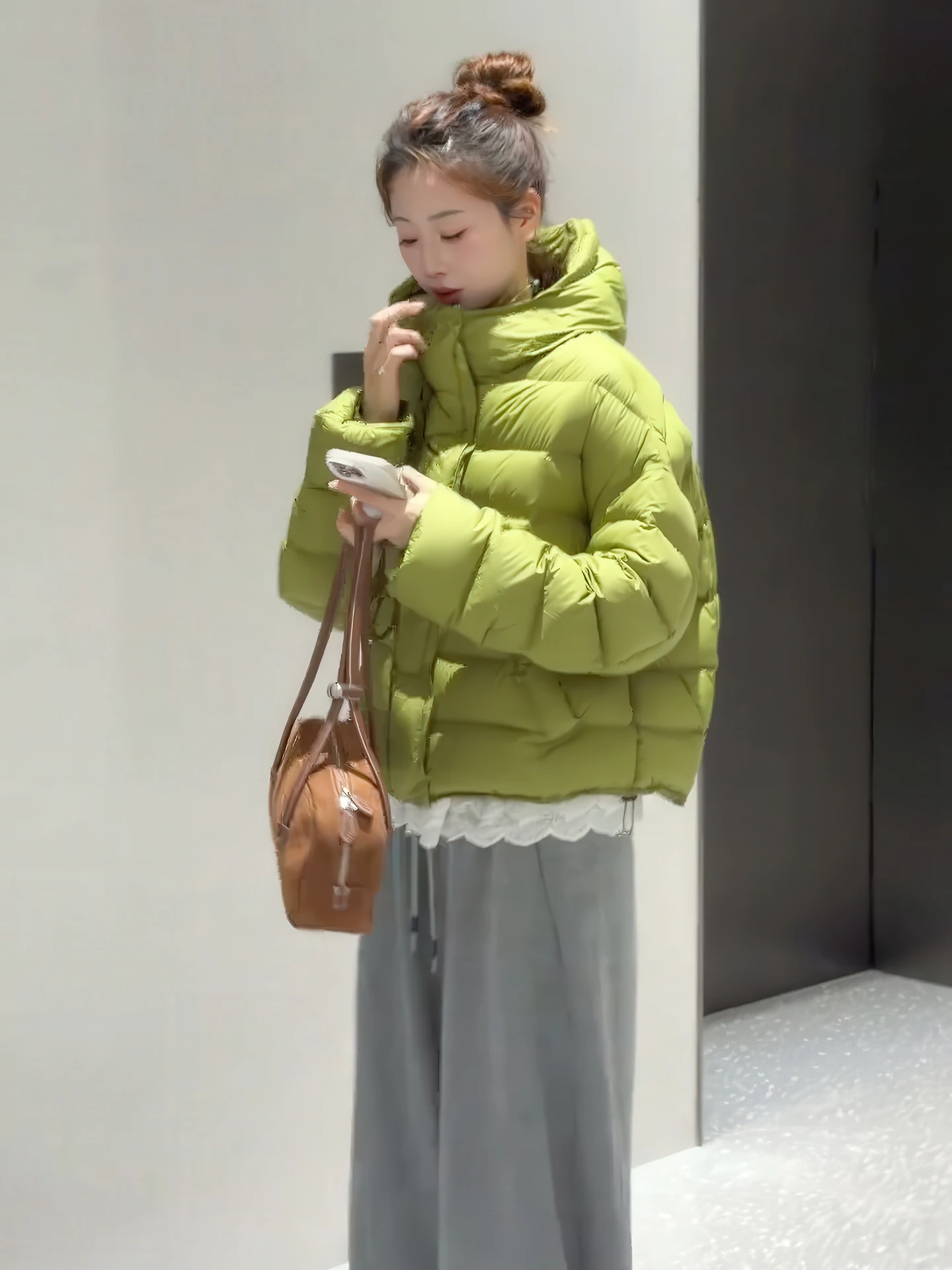 

Корейская женская зимняя утепленная куртка-пуховик с капюшоном, свободного кроя, с искусственным мехом