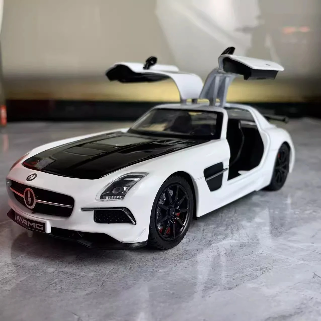 1:24 SLS Supercar modified version alloy car model pull back sound and light high-end toy store display boyfriend gift