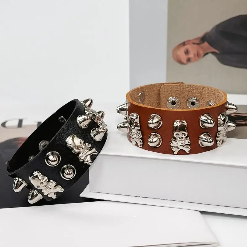 1 Stück Punk Gothic Totenkopf Armband mit Metallspitzen und Nieten, PU-Leder Armreif, breites Manschettenarmband, Schmuck für Damen und Herren – Detail 5