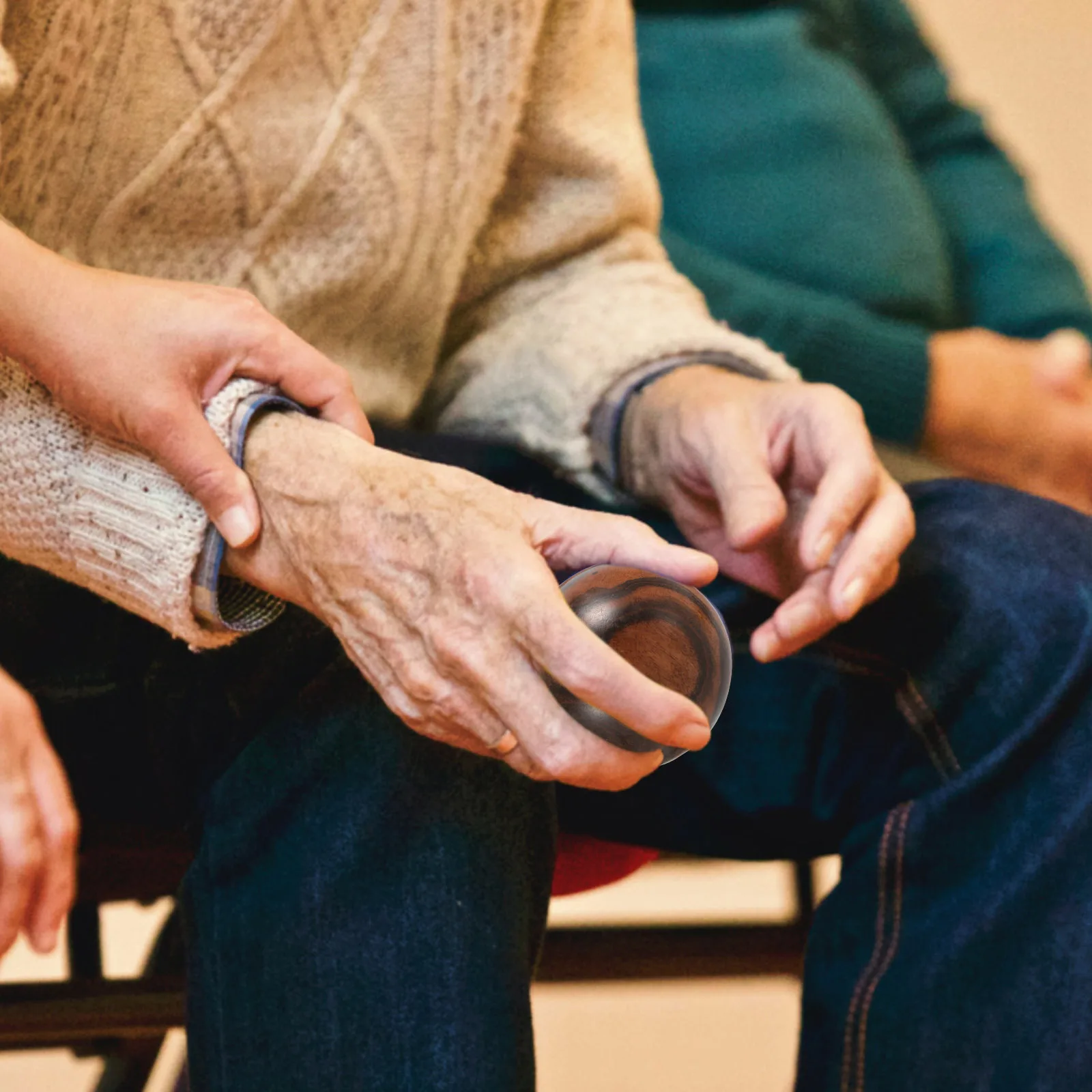 

2Pcs Handheld Wooden Massage Balls Hand Exerciser Finger Wrist Flexibility Muscle Strengthening Acupressure Ball for Fatigue