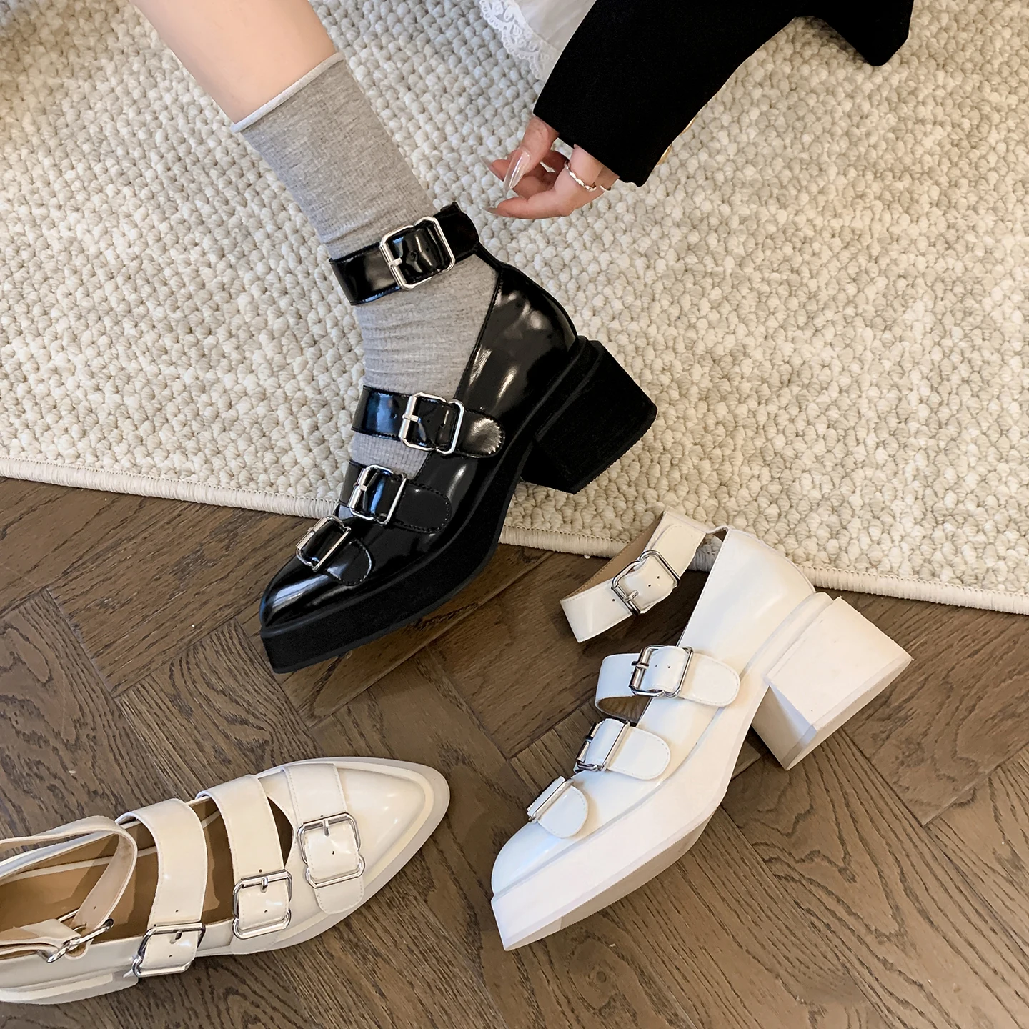 

Туфли-лодочки Мэри Джейн из натуральной кожи в стиле панк на плоской подошве с острым носком, черные новые женские туфли на массивном каблуке с тройной пряжкой и ремешком