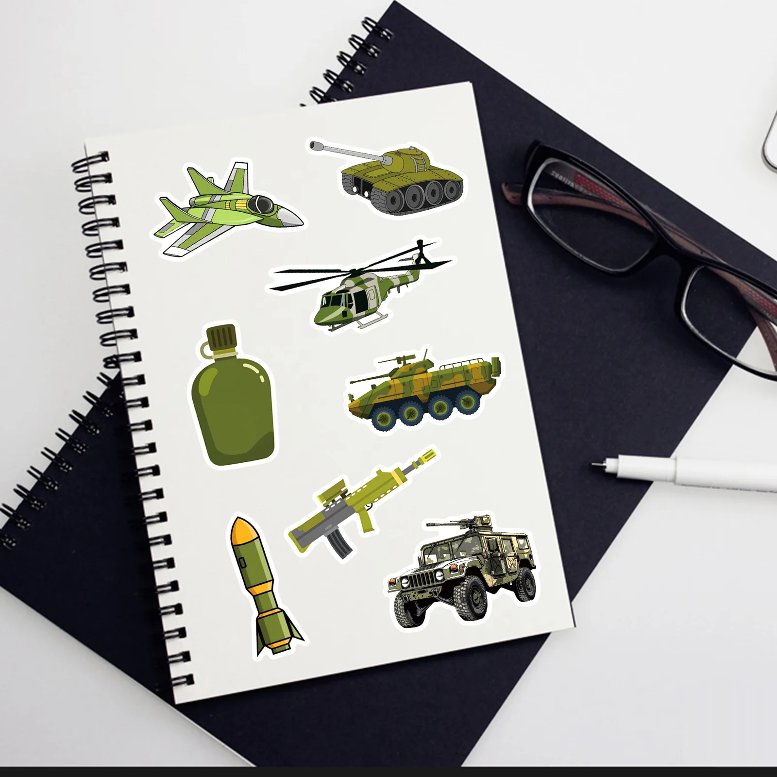 50 個軍事ステッカー輸送機器機器 DIY 装飾スケートボードラップトップ iPad 防水ステッカー子供のおもちゃ