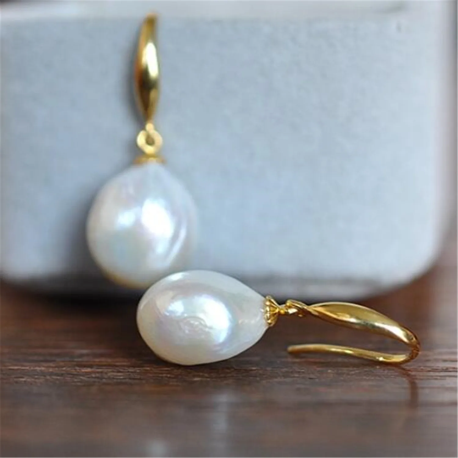 

Fashion 11-12mm White Baroque Pearl Earrings 18k hook Swing Ear Dangle Drop Beaded Eardrop Women Crystal