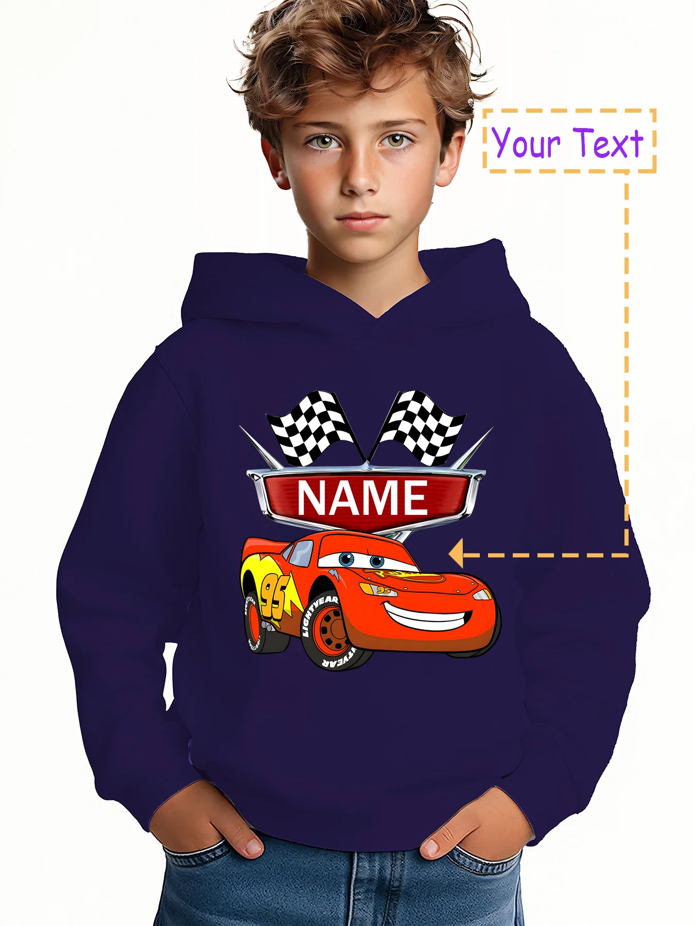 سترة بغطاء للرأس بعلم سباق مينيسو لايتنينج ماكوين - تتميز عناصر سيارات ديزني، لايتنينج ماكوين مع علم سباق