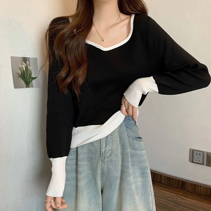 เสื้อสเวตเตอร์คอวีสำหรับผู้หญิง คอลเลคชั่นใหม่ ฤดูใบไม้ผลิและฤดูใบไม้ร่วง ปี 2025 เสื้อตัวใน ดีไซน์โดดเด่นและใช้งานได้หลากหลาย เสื้อครอป