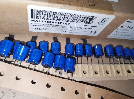 30PCS/LOT MAL215296473E3 400V 4.7UF VISHAY-BC152 series electrolytic capacitor 10 * 12 FREE SHIPPING