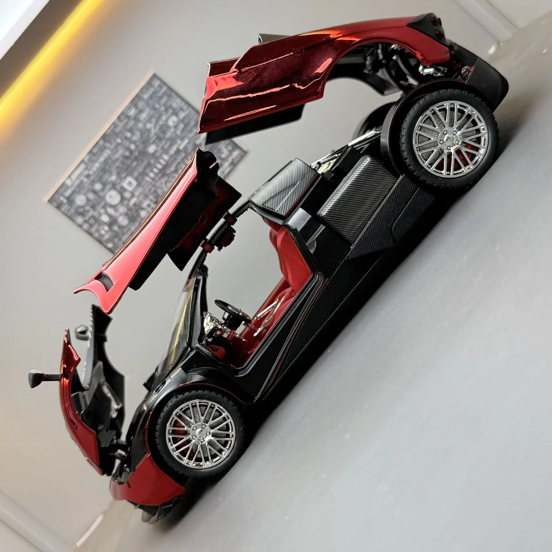 1:24 パガーニ Huayra Dinastia スーパーカー合金ダイキャストカーモデルサウンド & ライトプルバック子供のおもちゃグッズ誕生日プレゼント