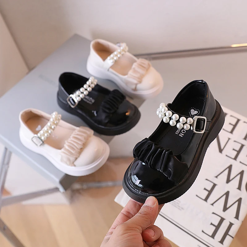 

Sweet Girls Versatile Glossy Black Elegant Pearl Pleated Children Leather Shoes Autumn 2025 New Kids Fashion Mary Jane for Party