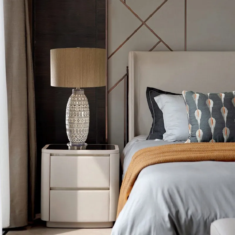 Lampu Meja Keramik Retro Mewah Ringan Amerika untuk Kamar Tidur, Lampu Meja Samping Tempat Tidur Model Sederhana, Dekorasi Desain Hotel untuk Ruang Tamu