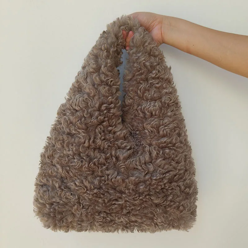 2025 New Faux Lamb Fur Shoulder Bags Women Hot Girls Faux Fur Drawstring Bucket Bag Fashion Female Furry Purse Tote Handbags