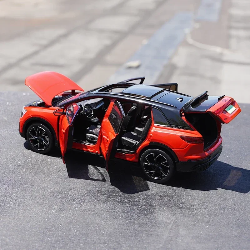 دييكاست 1:18 مقياس Q5 E-tron 2022 الطاقة الجديدة النسخة الكهربائية النقية سبيكة نموذج سيارة جمع عرض تذكارية