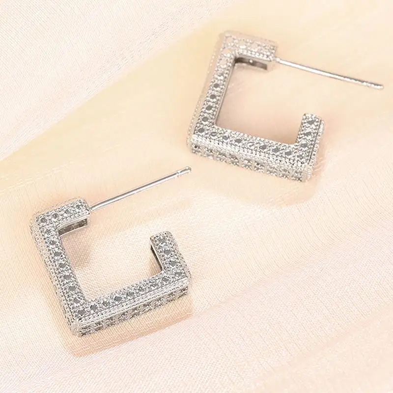 2026 Geometric Women Stud Earrings Full Brilliant CZ Fashion Charming Accessories for Daily Engagement Chic Versatile Jewelry