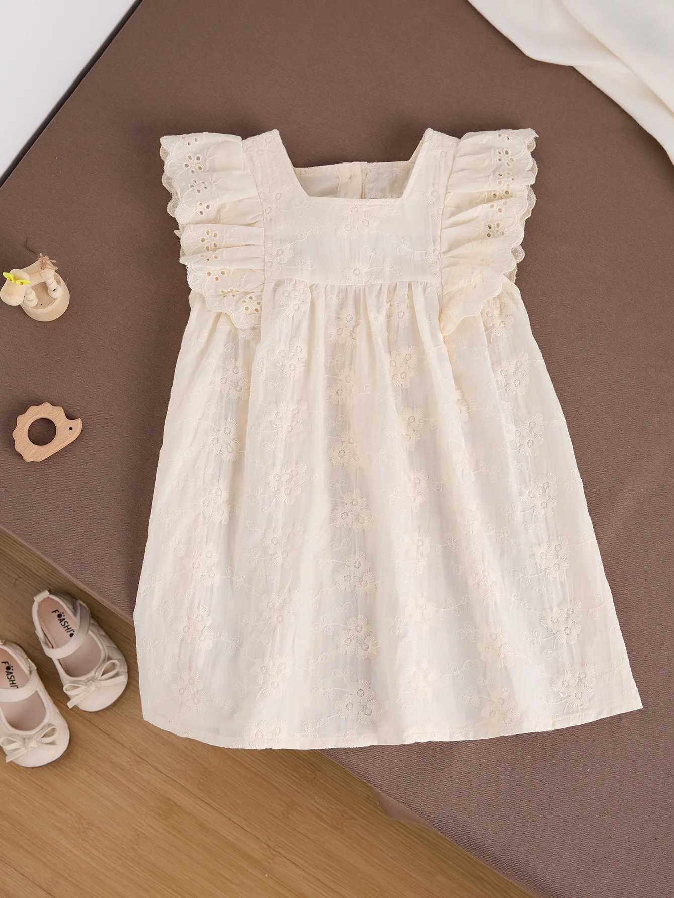 

Летнее хлопковое платье с цветочной вышивкой для девочек — кружевная юбка трапециевидной формы с рюшами и развевающимися рукавами, детское платье для девочек 2–6 лет