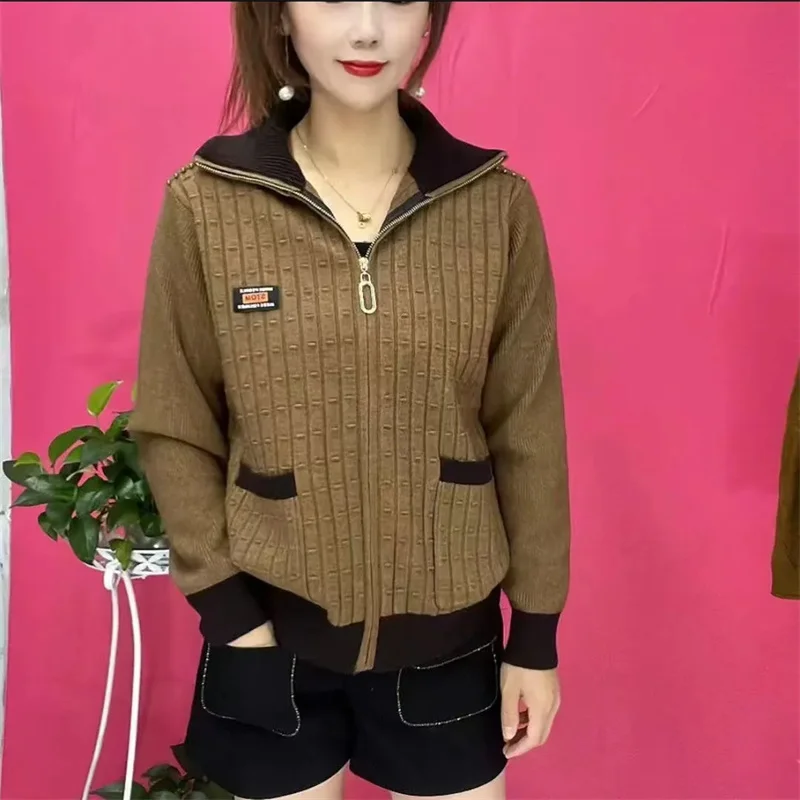 2026 春秋ママ着用ショートニットジャケット女性ルーズニットウェアコートファッションジッパーポケットセーターカーディガントップス女性