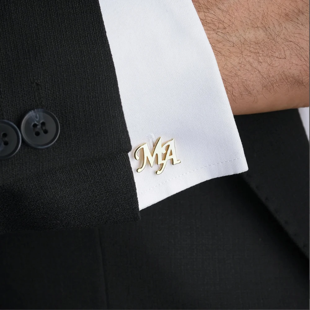 Customized initial cufflinks for weddings. Prepare wedding gifts for him. Prepare cufflinks for men. Prepare gifts for dad