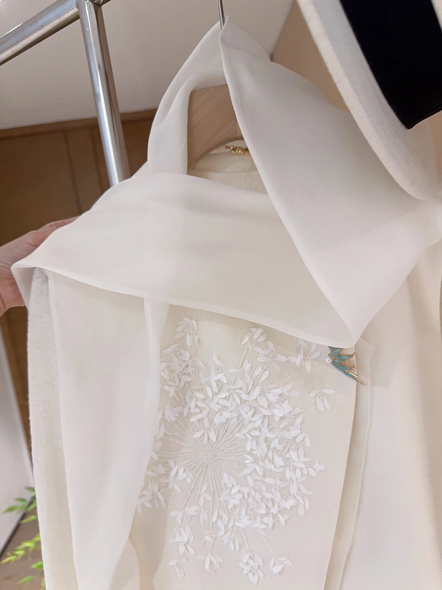 Echarpe-en-soie-decorative-elegante-de-style-coreen-petite-noire-et-blanche-simple-en-soie-pour-femme-polyvalente-elegante-et-raffinee