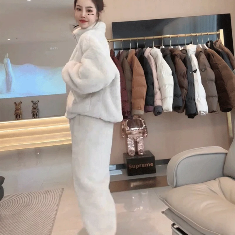 بدلة رياضية شتوية للسيدات لعام 2025 مبطنة بالصوف + بنطلون طقم مكون من قطعتين بدلة رياضية غير رسمية بيجامات للزوجين من الصوف المرجاني بدلة بلون نقي