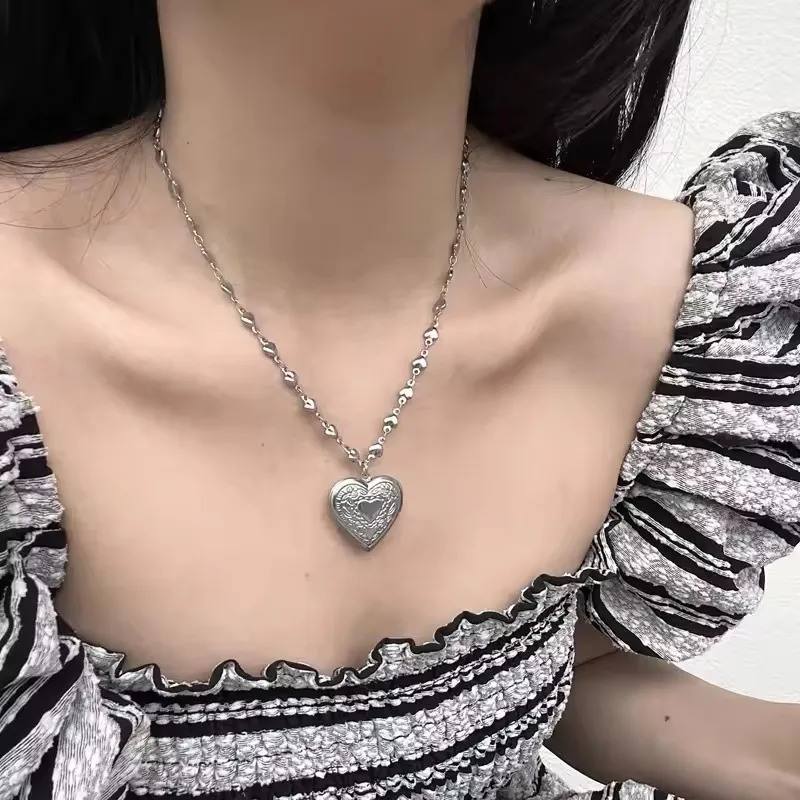 Sweet Cool Heart Chain Necklace Women Fashion Trend Carved Old Vintage Palace Style Openable Heart Photo Frame Pendant Necklace